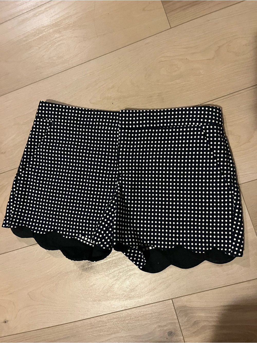 CLUB MONACO Polka Dot Scallop Hem Women's Shorts - Black/White